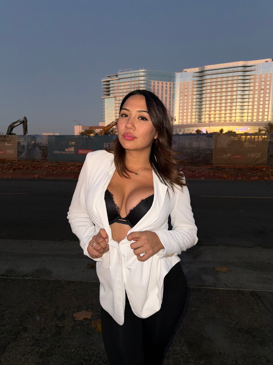 Take a pause and enjoy Ali Cruz — streaming from Pimpri-Chinchwad