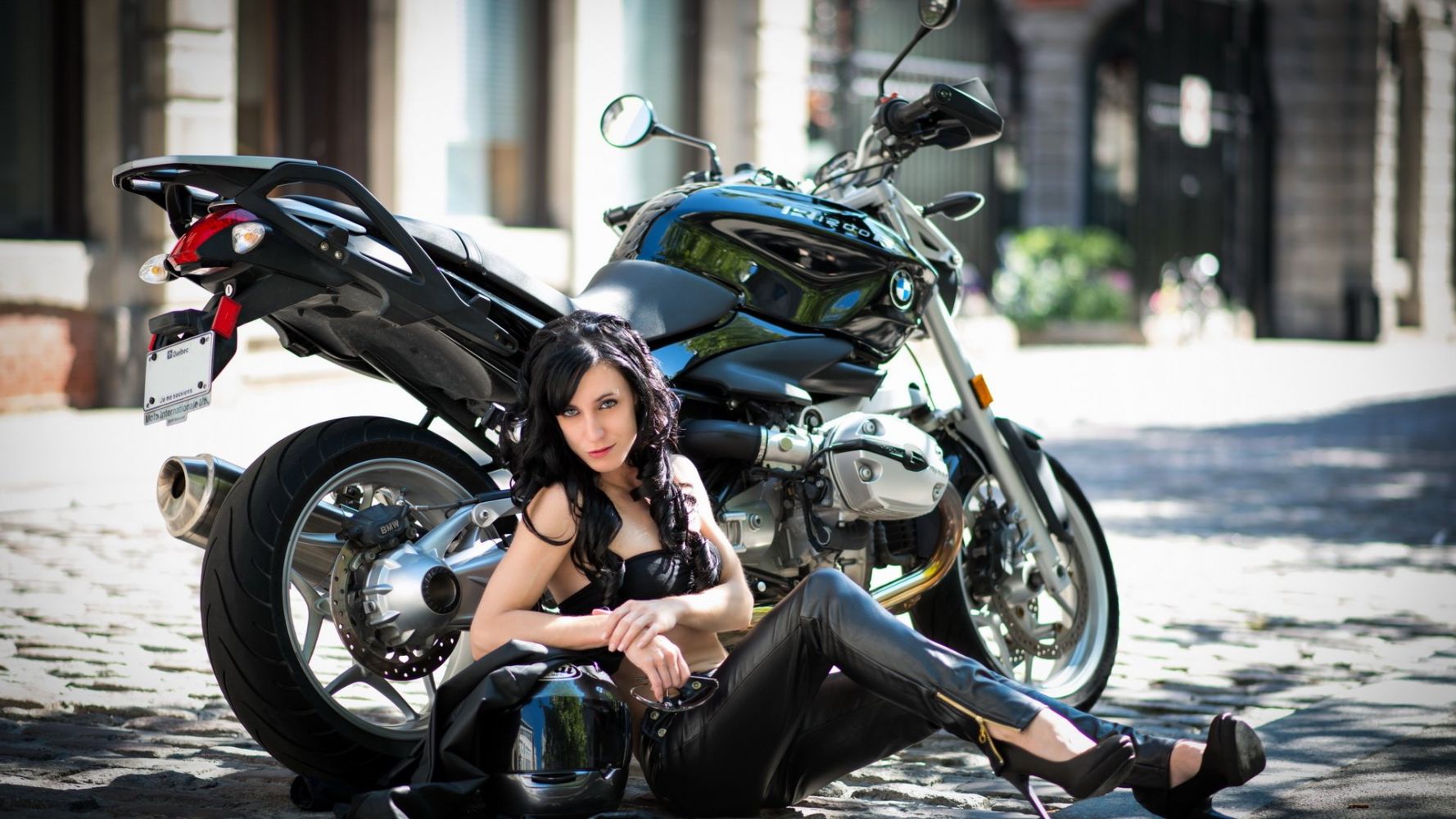 European women on bikes in Pimpri-Chinchwad