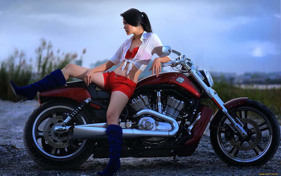 Beautiful girls and motorcycles in Pimpri-Chinchwad