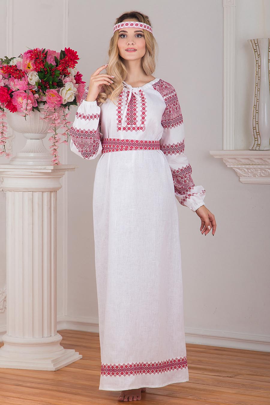 Women in Slavic costumes in Pimpri-Chinchwad