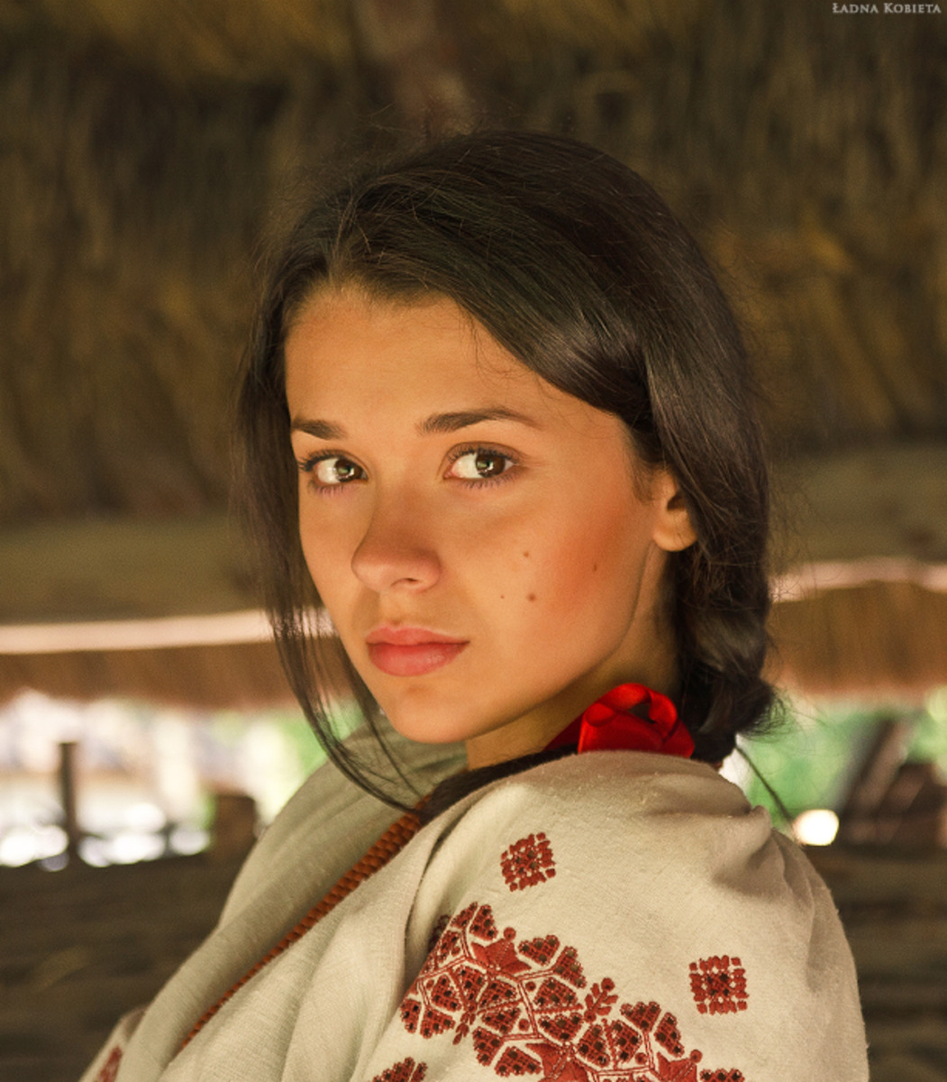Girls in Slavic costumes in Pimpri-Chinchwad