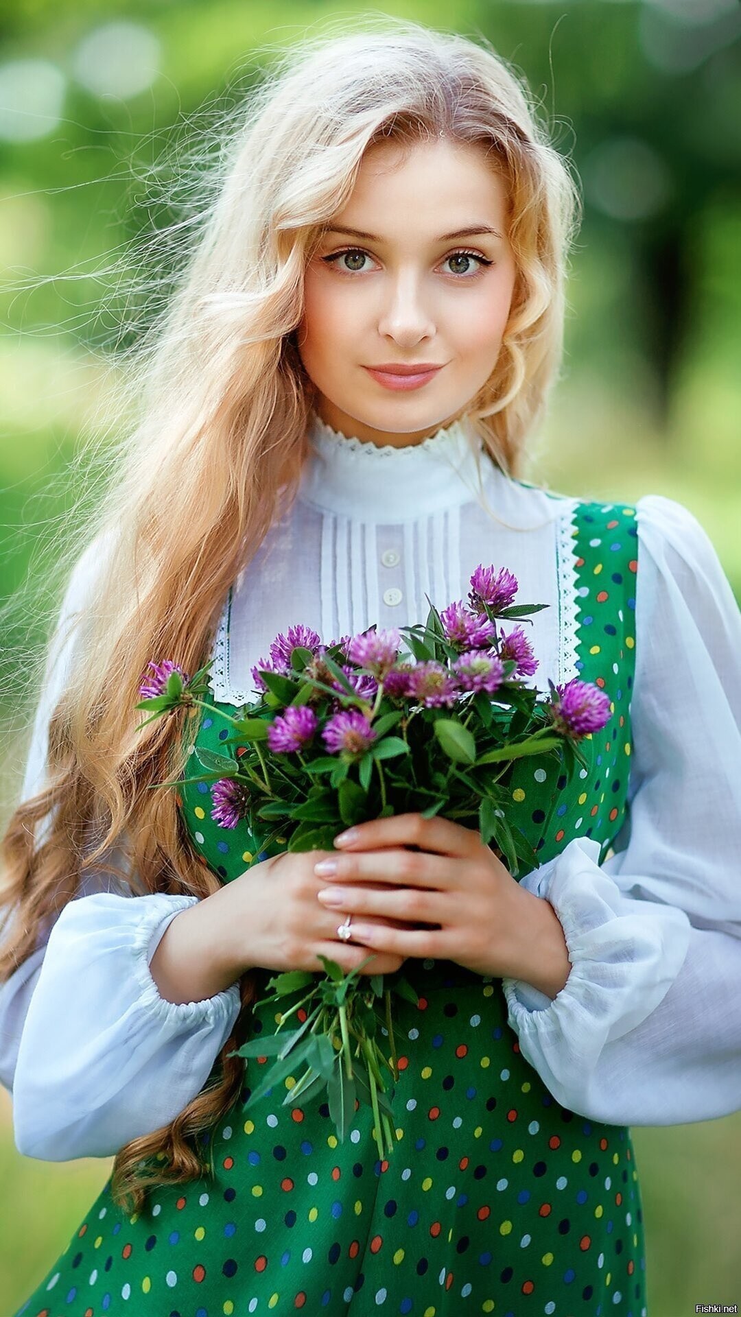 Girls in Slavic costumes in Pimpri-Chinchwad